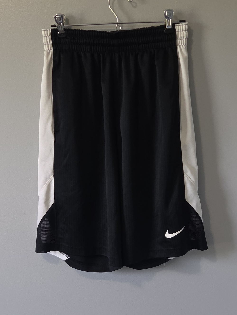 Nike Men's Basketball Black & White Shorts Drawstring Pockets Size S 10" Inseam